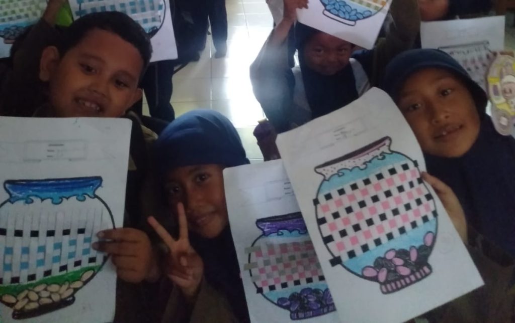 Membuat Anyaman dari Kertas